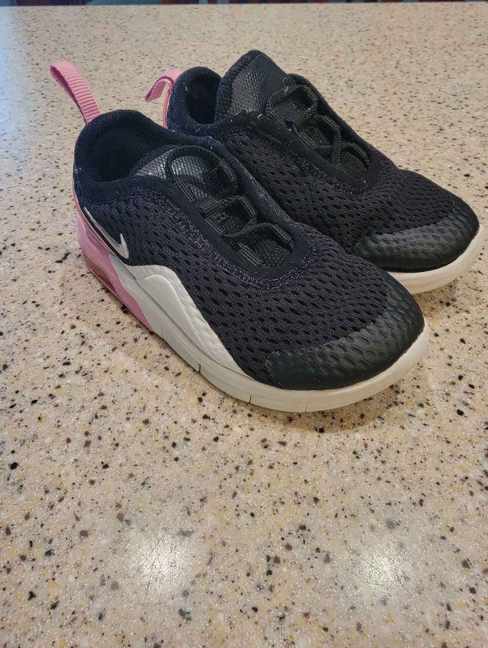 ​Nike Air Max Motion 2 Toddler Shoes Pink Black White - Size 7C